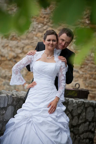 Jovem casal de casamento — Fotografia de Stock