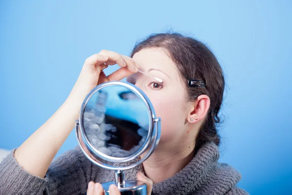 Make-up auftragen — Stockfoto