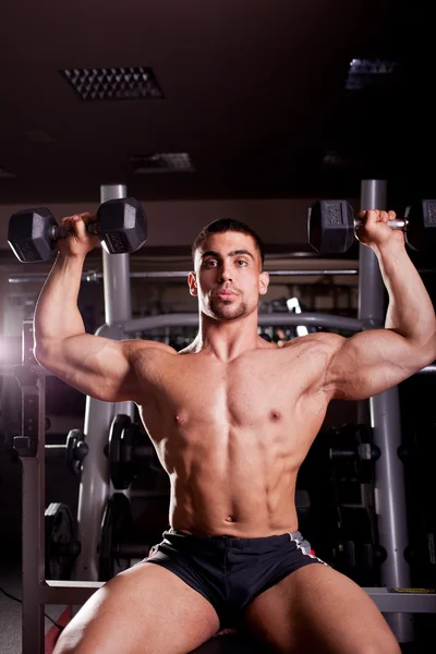 Bodybuilder training — Stock Photo, Image