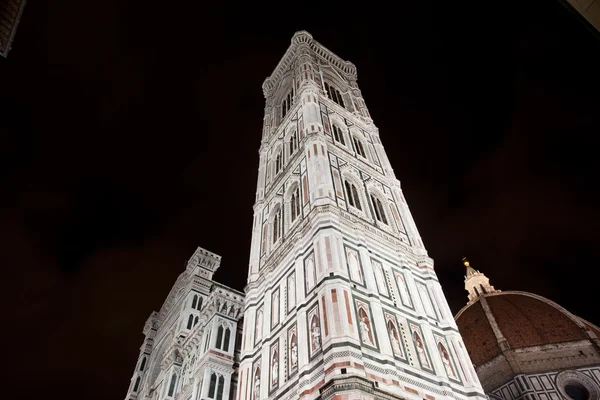 Vista nocturna del Duomo de Florencia — Foto de Stock