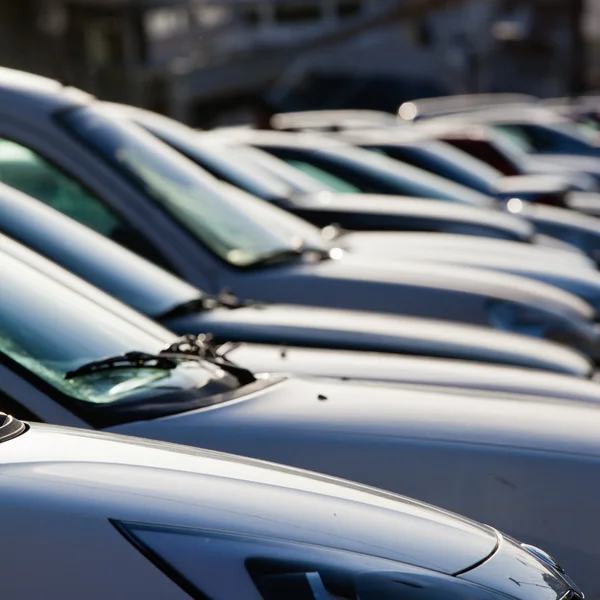 Coches de estacionamiento — Foto de Stock