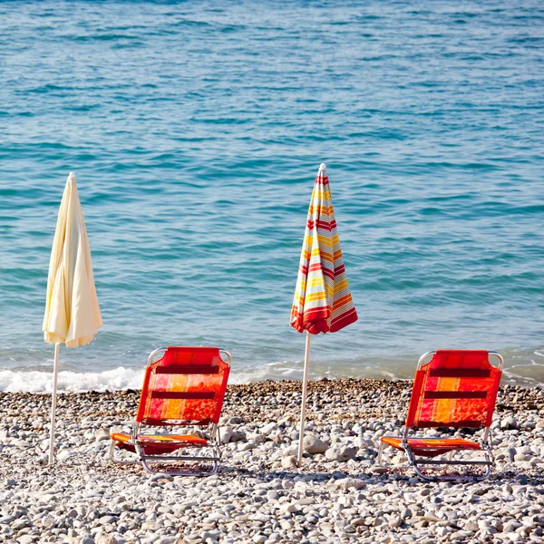 Beach umbrellas with chairs — Stock Photo, Image