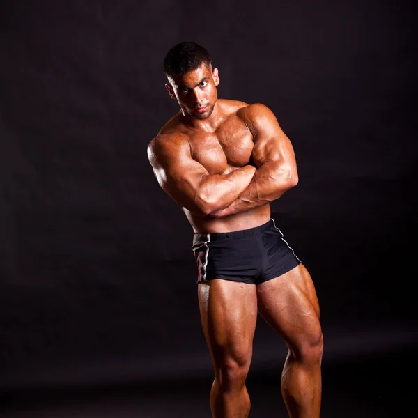 Jeune bodybuilder posant — Photo