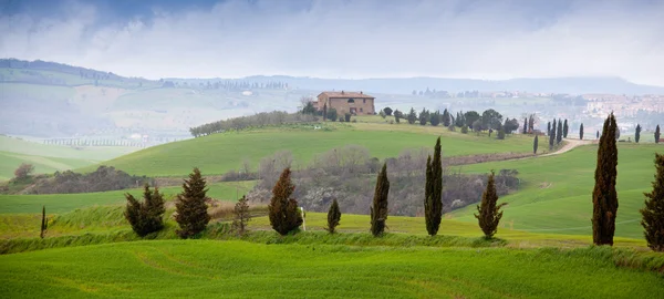 Красивый пейзаж в Тоскане, Италия — стоковое фото