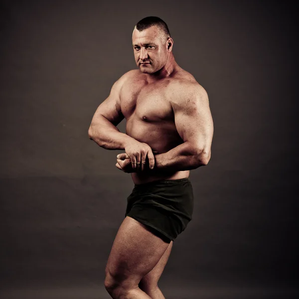 Bodybuilder posing — Stock Photo, Image