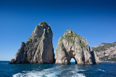 Capri, Faraglioni