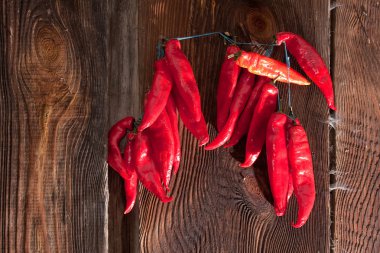 Kırmızı Pul Biber asılı