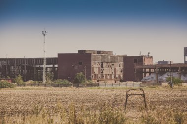 Sanayi Binaları terk