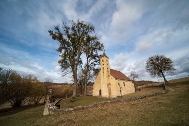 Arpad Age 'den Manfa yakınlarındaki eski Katolik kilisesi