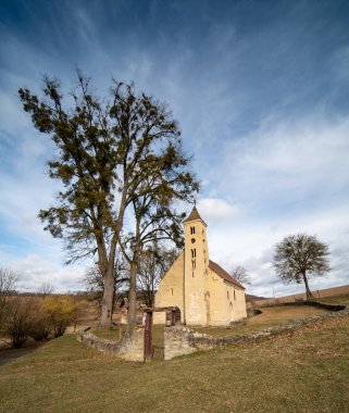 Arpad Age 'den Manfa yakınlarındaki eski Katolik kilisesi