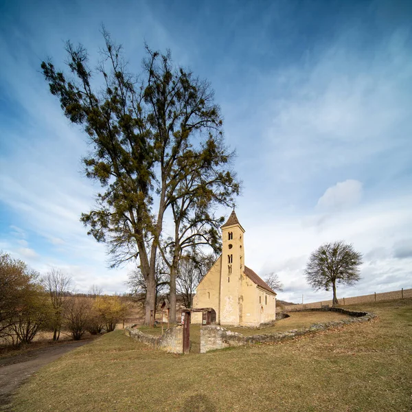 Arpad Age 'den Manfa yakınlarındaki eski Katolik kilisesi