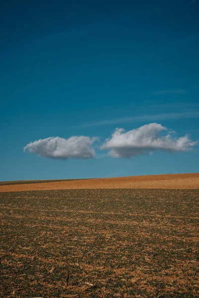 Paisagem Primavera Com Céu Nublado Bonito — Fotografia de Stock