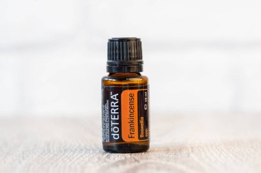 Pecs, Hungray - 27 Şubat 2021 - Günlük kullanım için Doterra Temel Yağ 'ın resimsel editoryal görüntüsü