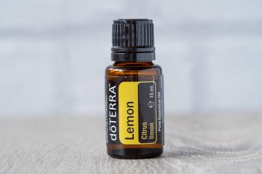Pecs, Hungray - 27 Şubat 2021 - Günlük kullanım için Doterra Temel Yağ 'ın resimsel editoryal görüntüsü