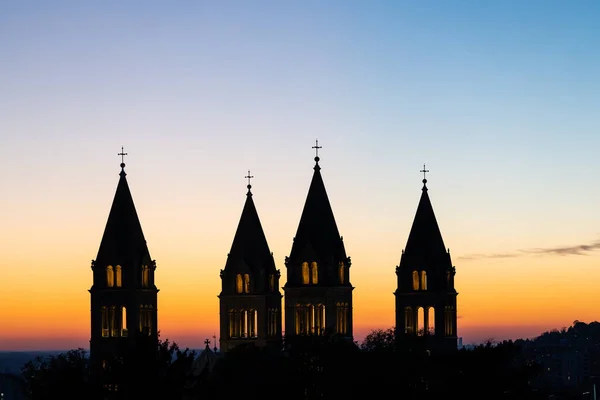 Szczegóły Wież Katedralnych Wschodem Słońca Pecs — Zdjęcie stockowe