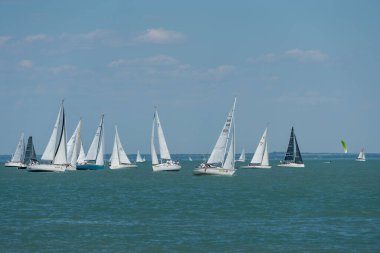 14 Temmuz 2022 tarihinde Macaristan 'ın Tihany kentinde, Balaton Gölü' nde 54. Kekszalag şampiyonasında yelkenli tekneler yarışacak..