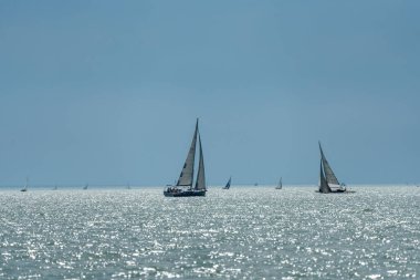 14 Temmuz 2022 tarihinde Macaristan 'ın Tihany kentinde, Balaton Gölü' nde 54. Kekszalag şampiyonasında yelkenli tekneler yarışacak..