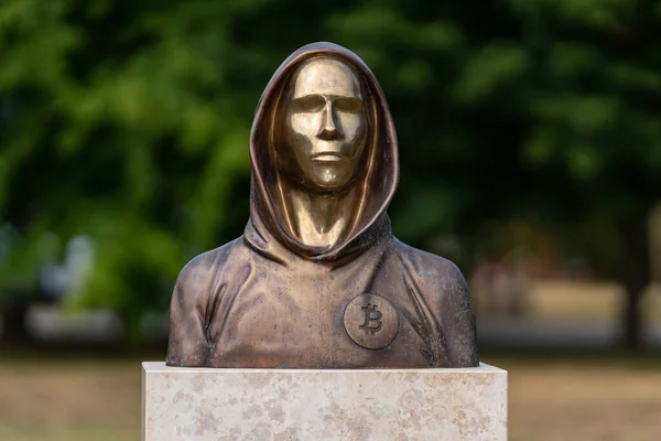 Budapest Hungary August 2022 Portrait Statue Satoshi Nakamoto Mysterious Founder — Foto de Stock