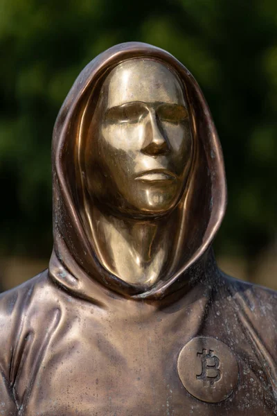 Budapest Hungary August 2022 Portrait Statue Satoshi Nakamoto Mysterious Founder — Stock Photo, Image