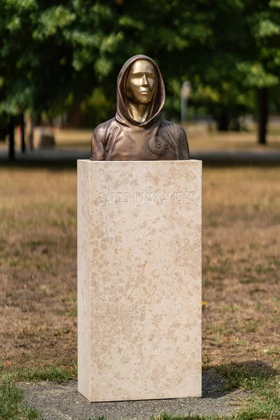 Budapest Hungary August 2022 Portrait Statue Satoshi Nakamoto Mysterious Founder — Fotografia de Stock