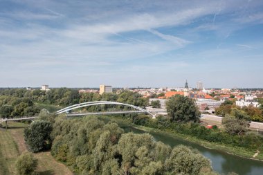 Szolnok 'taki Tiszavirag köprüsünün hava görüntüsü