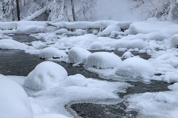 Mountain River Snowdrifts — Stock Photo, Image