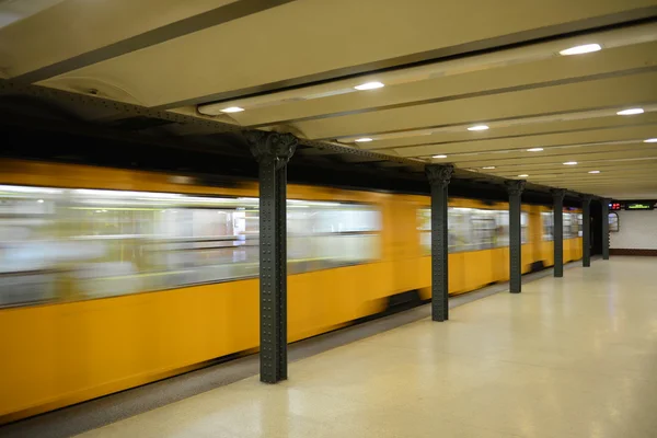 Metro train in motion - Budapest — Stock Photo, Image