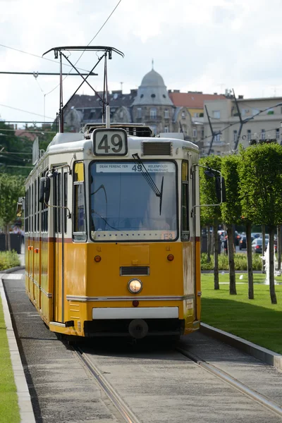 Yellow tram - Budapest — Stock Photo, Image