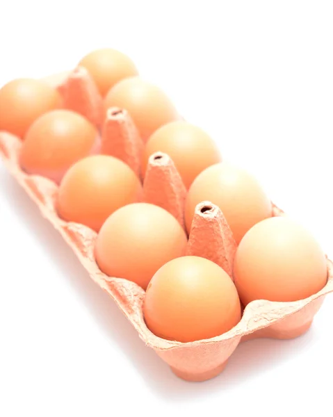 Huevos en caja de papel aislados en blanco — Foto de Stock