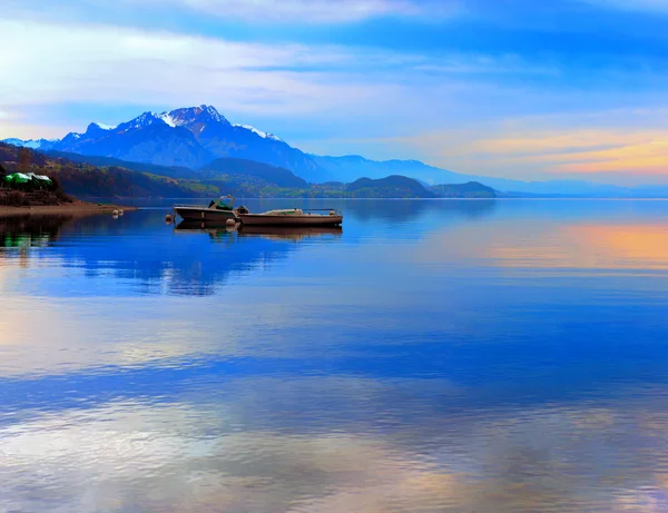 Båtar på sjön thun. — Stockfoto