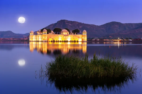 O palácio Jal Mahal à noite — Fotografia de Stock