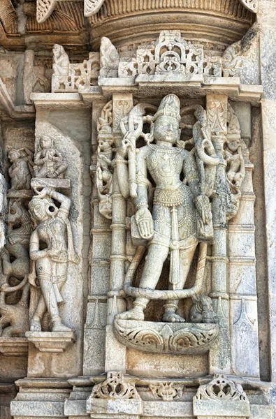 Ranakpur 在古代太阳神庙。耆那教寺庙雕刻. — 图库照片