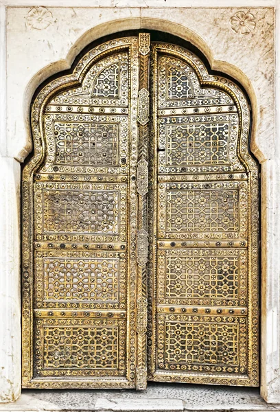 Vecchie porte d'oro del Hawa Mahal . — Foto Stock