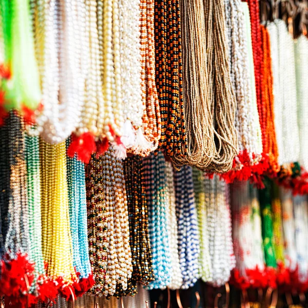 Indische Perlen auf dem lokalen Markt in Pushkar. — Stockfoto