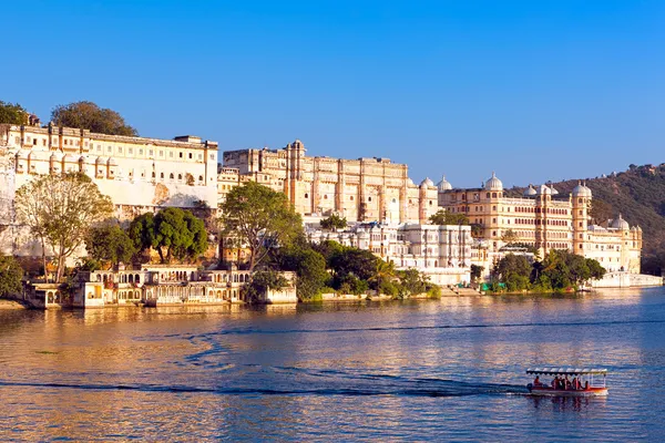 Palacio de la ciudad en Udaipur — Foto de Stock