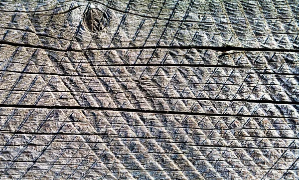 Oude houten plank met sporen van cirkelzaag. achtergrond. — Stockfoto