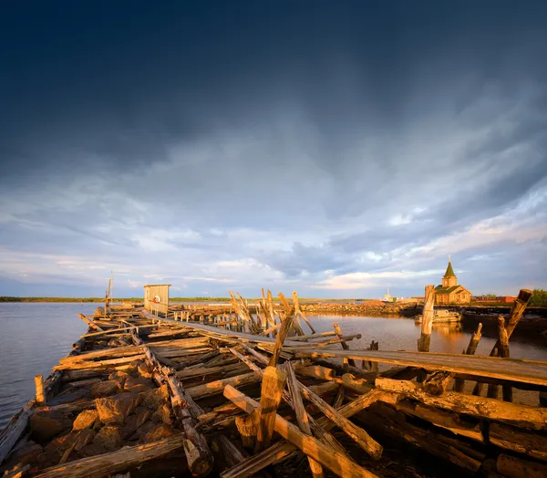 Old wooden pier at sunset. — Stock Photo, Image