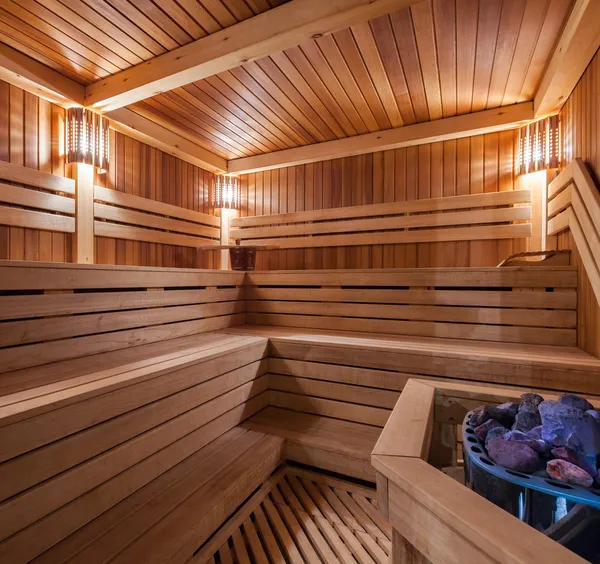 Interior de uma sauna de madeira Fotos De Bancos De Imagens Sem Royalties