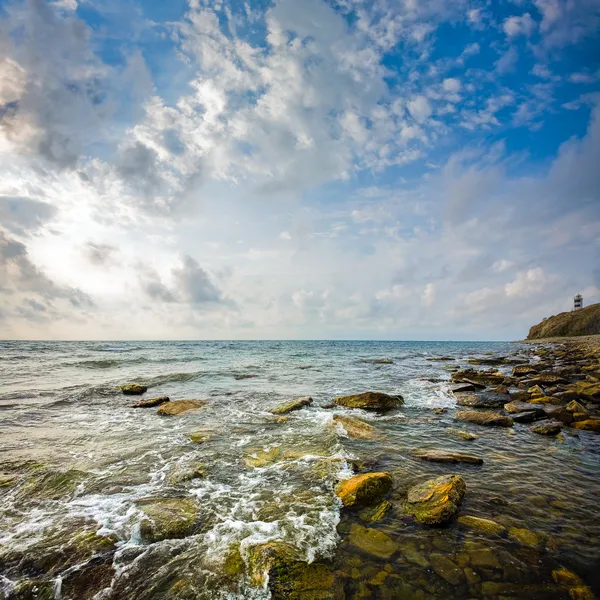 Paesaggio marino. Vista panoramica di onde e nuvole. Mar Nero, Anapa, Ru — Foto Stock