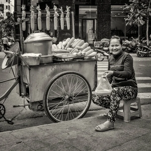 Maio 2016 Vietname Nha Trang Vendedor Milho Doce Rua — Fotografia de Stock