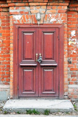 1 Mayıs 2016, Rusya, Tomsk, tarihi binanın eski moda kapısı.