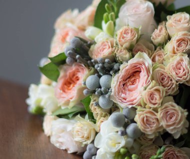 El yapımı pembe gül buketi.