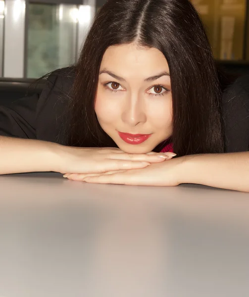 Hermosa mujer en la cafetería —  Fotos de Stock