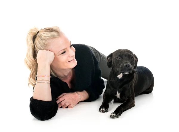 Staffordshire Tjur Terrier Jävel Och Ägare Framför Vit Bakgrund — Stockfoto