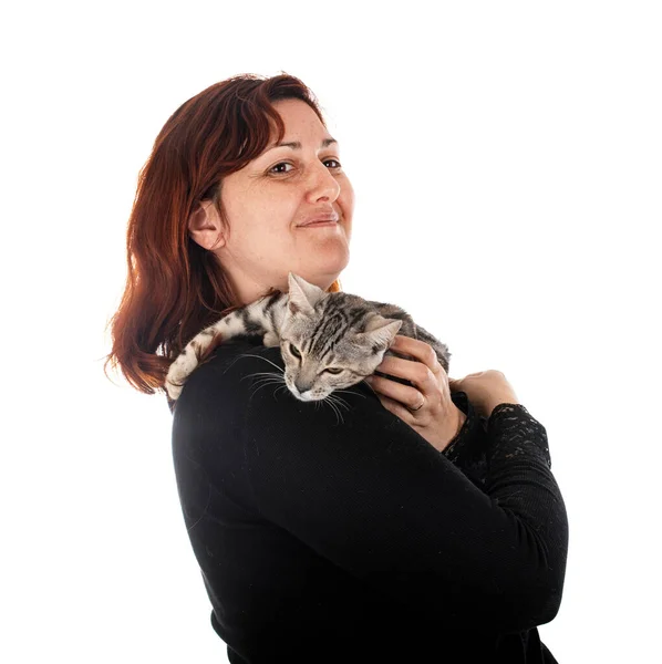 斑斑的猫和女人在白色背景前 — 图库照片