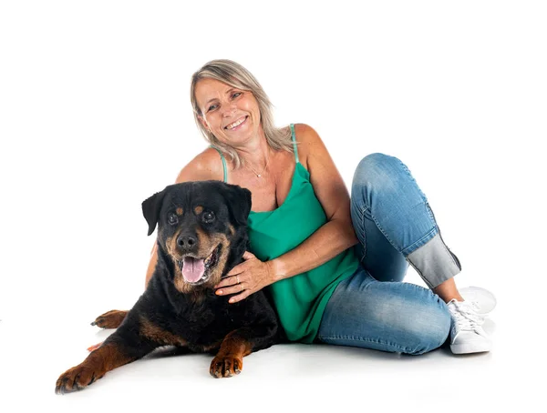 Puro Velho Rottweiler Quatorze Anos Seu Proprietário Frente Fundo Branco — Fotografia de Stock