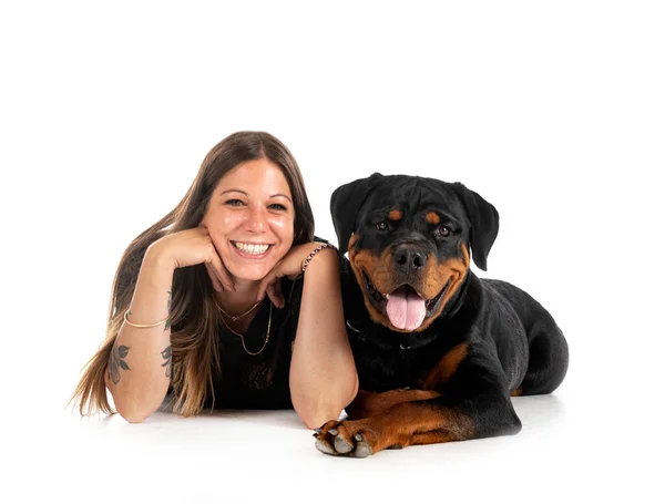 Perrito Rottweiler Mujer Frente Fondo Blanco —  Fotos de Stock