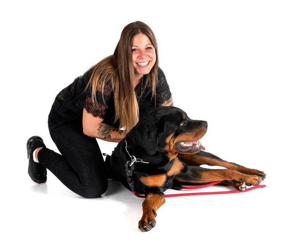 Perrito Rottweiler Mujer Frente Fondo Blanco —  Fotos de Stock