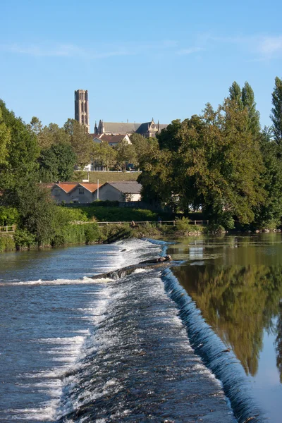 Bank of te Vienne floden i Limoges, Frankrig - Stock-foto