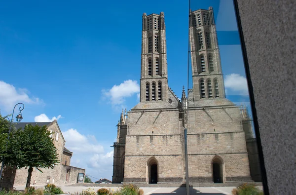 Reflection of the St. Michel's cathedral in Limoges — Stock Photo, Image